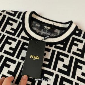 フェンディFENDIフルプリントロゴセーター