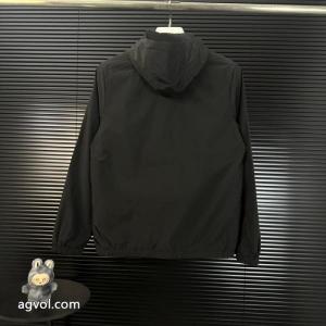 Fendiフェンティリトルモンスターフードパーカージャケット