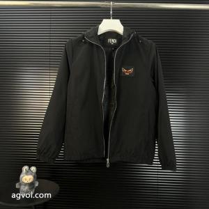 Fendiフェンティリトルモンスターフードパーカージャケット