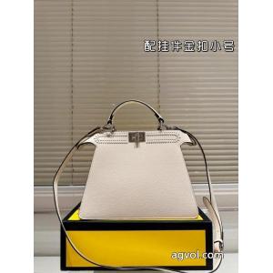 FendiリトルモンスタークラシックPEEKABOOターンロック開閉ハンドバッグ