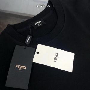 スーパー コピー 品完売前に周りの視線を圧倒する新作長袖TシャツFENDI