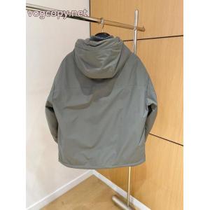 フェンディジャケット即納品 存在感絶大 存在感拔群コピー 商品 通販