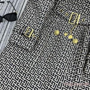 ブランド スーパー コピー 優良店今季爆発的な人気定番商品 特価高品質 25流行りコートフェンディ