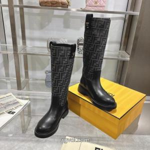 FENDIスニーカー愛らしさ抜群 暑い日にも涼やかさを感じる 新品入荷2026コピー 商品 ブランド..
