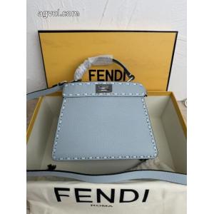 スーパー コピー 通販 優良FENDI    バッグセレブも多数愛用 韓国の人気 高級感ある..