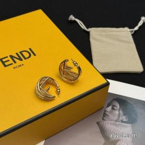     アクセサリー品質保証 高評価！ 秋先に注目を集めるフェンディブランド 品 激安 通販..