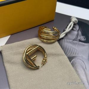     アクセサリー品質保証 高評価！ 秋先に注目を集めるフェンディブランド 品 激安 通販..