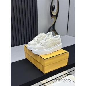 FENDI    スニーカーブランド 偽物 激安 通販高級感のあるデザイン 今季買い逃した人必見! カジュアルを一歩大人に.