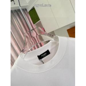 FENDIおしゃれ 海外限定モデル  女性大好き偽物 ブランド 激安    半袖Tシャツ..