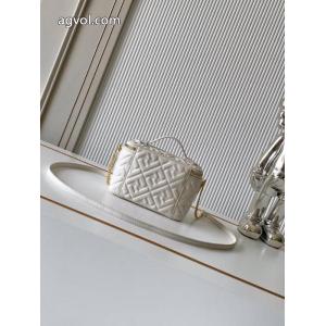 コピー 品 販売秋冬から人気継続中 お洒落スタイル SALE国内発送FENDI    バッグ.
