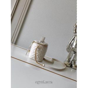 コピー 品 販売秋冬から人気継続中 お洒落スタイル SALE国内発送FENDI    バッグ.
