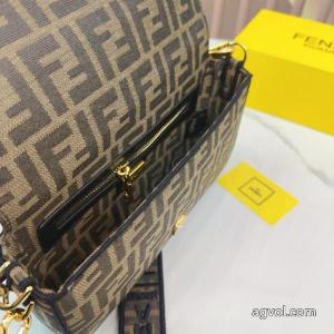 バッグコピー 品 ブランド新作限定おしゃ可愛 人気の高い 海外販売FENDI