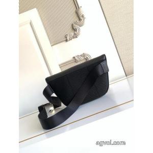 スーパー コピー メンズFENDIバッグ個性的な素材感も魅力 国内入手困難 シンプルで合わせやすい..