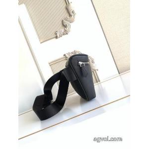 スーパー コピー メンズFENDIバッグ個性的な素材感も魅力 国内入手困難 シンプルで合わせやすい..