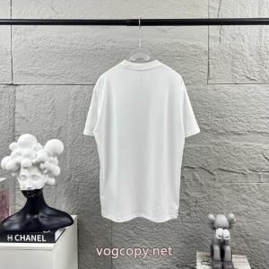 ブランド コピー 安心人気掲載 上品な彩りに夢中 2026夏到来新作半袖TシャツFENDI