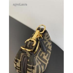 ランキング商品  トップセラー賞受賞 主役になる存在感   FENDIブランド コピー 販売 店    バッグ.