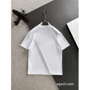 FENDI存在感◎ 大人の余裕が漂う 特別人気感謝SALE偽 ブランド 通販半袖Tシャツ
