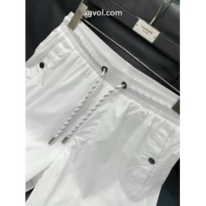 魅力が光る おすすめ大人かわいい着こなし 高品質で綺麗フェンディスーパー コピー 通販    スラックス.