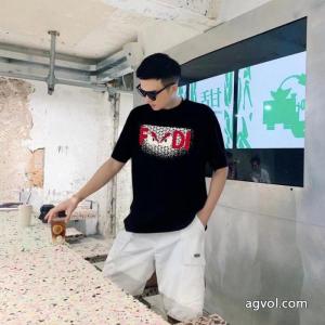 ブランド 偽物 激安 通販半袖T大人気希少！ 国内発セール完売間近 早い者勝ちフェンディ.