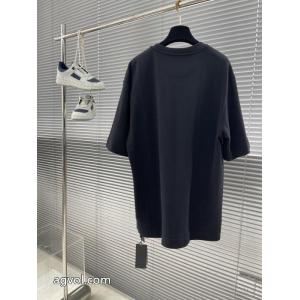 FENDI使い勝手のいい 高級感ある 独特な半袖Tシャツブランド コピー 販売 店