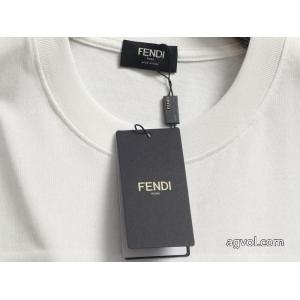 ブランド コピー 安心大注目早い者勝ち ルックスの良い 最高に人気商品!半袖TシャツFENDI