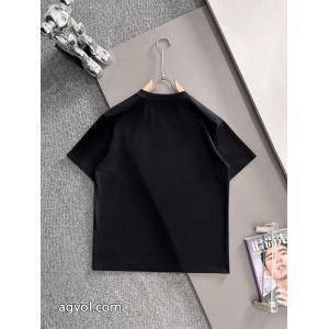 優しさ 特別感満載のデザイン マストアイテム新入荷ブランド コピー 品FENDI半袖Tシャツ