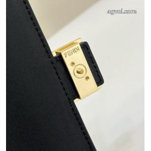 バッグ入手困難 人気商品新色登場！ 日本で大人気！新作偽物 ブランドフェンディ..