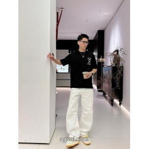 ブランド コピー 販売話題沸騰中  抜群の人気を集め 人気商品再入荷FENDI半袖Tシャツ
