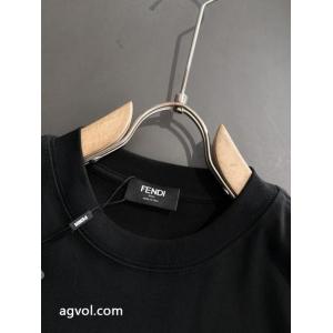 2026SSコレクションに新着 雰囲気が違う 超激得定番半袖TシャツFENDIブランド コピー バック