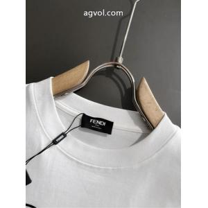 2026SSコレクションに新着 雰囲気が違う 超激得定番半袖TシャツFENDIブランド コピー バック