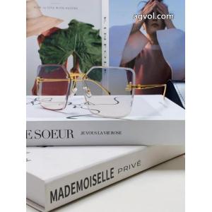 ブランド 品 激安 通販FENDIサングラス今季トレンド 定番人気激安 雑誌掲載アイテム .