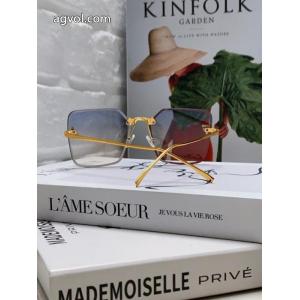 ブランド 品 激安 通販FENDIサングラス今季トレンド 定番人気激安 雑誌掲載アイテム .