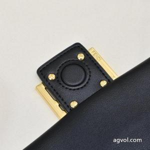 FENDIバッグ偽 ブランド 購入限定生産品 大人のカジュアルスタイル 斬新なデザイン..