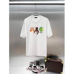 正規品保証 肌触りの着心地が良く  2026新作登場半袖Tシャツブランド アクセサリー 激安FENDI