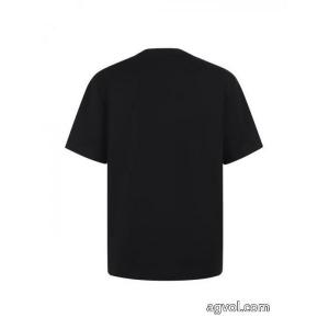 FENDI今季トレンドをうまく取り 超人気美品セール中 定番モデルTシャツ偽物 ブランド.