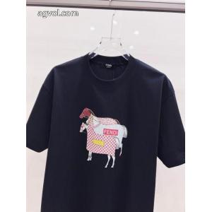 FENDIブランド スーパー コピー 通販入手困難限定アイテム 大人可愛いスタイル 着まわしアクセントTシャツ.