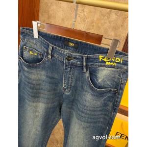 お買い得HOT 安心の直営店買付け！ 大人気で争奪戦ブランド 通販FENDIジーパン..