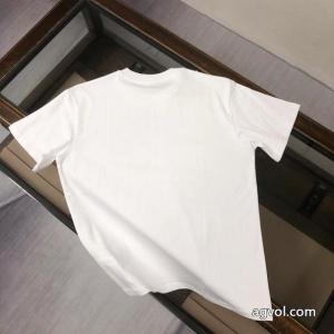 大人気の冬季限定発売中 男女共用 爆買い品質保証TシャツFENDIブランドスーパーコピー2026.