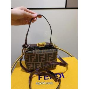 コピー 商品 通販FENDIバッグクール印象 販売記念価格 不動の人気商品.