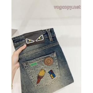 オシャレな印象に 有名人の愛用品 特に人気ブランド コピー 通販FENDIジーンズ