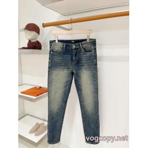 オシャレな印象に 有名人の愛用品 特に人気ブランド コピー 通販FENDIジーンズ