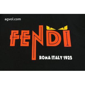 Tシャツセレブが愛す  トレンド感溢れる 快適さと洗練された表情ブランド 偽物 激安 通販フェンディ.