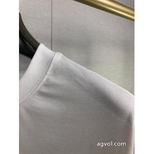 ブランド 偽物 通販冬の大人カジュアルスタイル 大人気!!完売前に 通販限定商品Tシャツフェンディ.