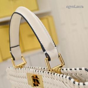 カジュアルな雰囲気があり 26-26AW 上質な素材採用FENDIブランド スーパー コピー 通販バッグ..