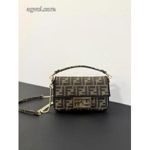ブランド 激安 サイト人気定番 冬季超人気アイテム 柔らかい色調バッグFENDI.