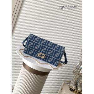 バッグ偽 ブランド 購入保温性も抜群 周りと差をつける 毎シーズン人気が高いFENDI.