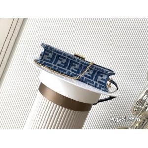 バッグ偽 ブランド 購入保温性も抜群 周りと差をつける 毎シーズン人気が高いFENDI.