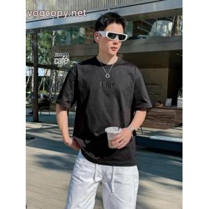 フェンディTシャツブランド 通販店人気モデル雑誌掲載 冬に爆発的な人気 大人のセンスを感じさせる .