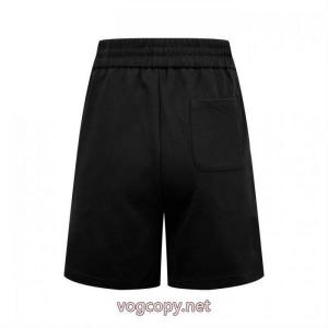 大人気再登場  最安値激しい争奪戦 今シーズンのトレンドアイテムズボンブランド コピー 販売FENDI.