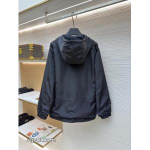 Fendiフェンティ645グラムリバーシブル防風ジャケット